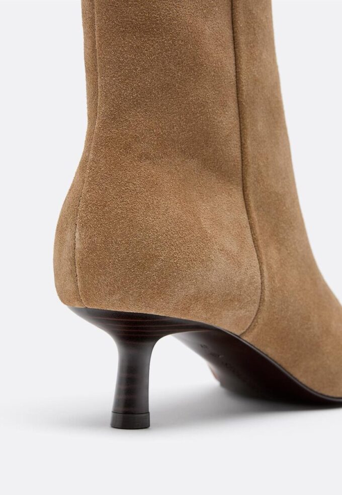 Ankelstøvler i skinn med lav hæl