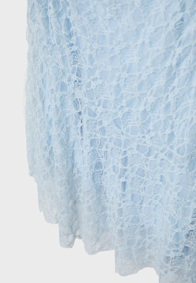 Asymmetrisk blonderkjole