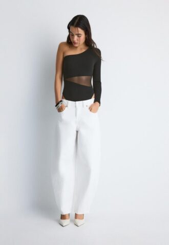 Asymmetrisk body med gjennomsiktige detaljer