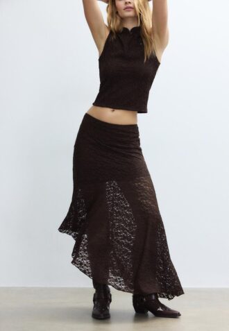 Asymmetrisk midiskjørt i blonder