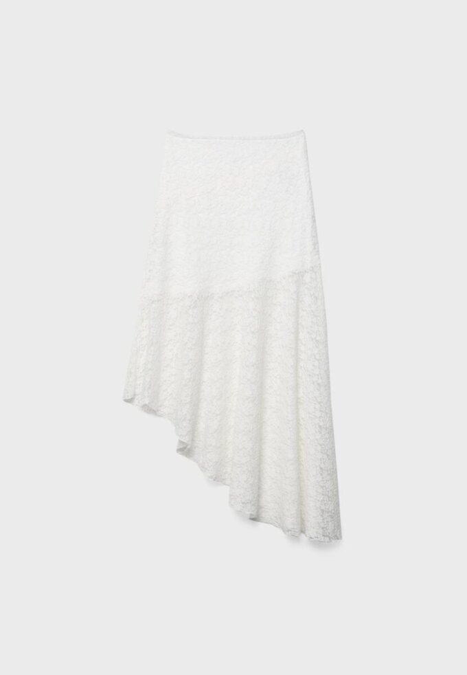 Asymmetrisk midiskjørt i blonder