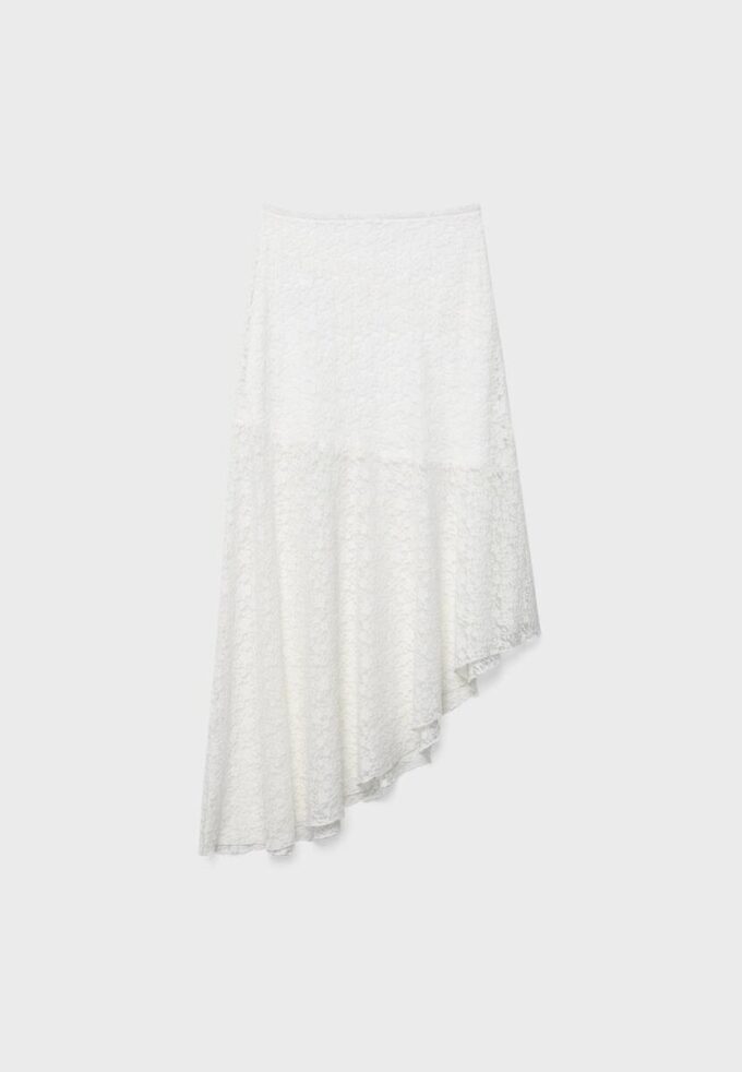 Asymmetrisk midiskjørt i blonder