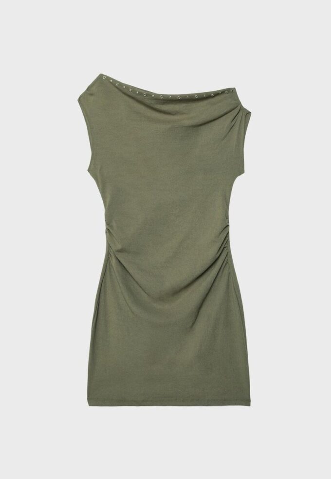 Asymmetrisk minikjole med nitter