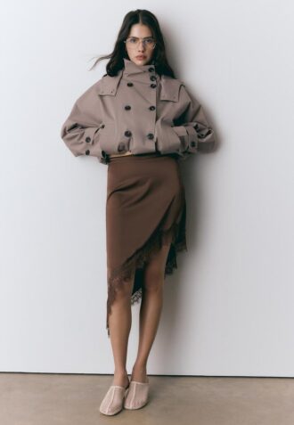 Asymmetrisk skjørt i sateng