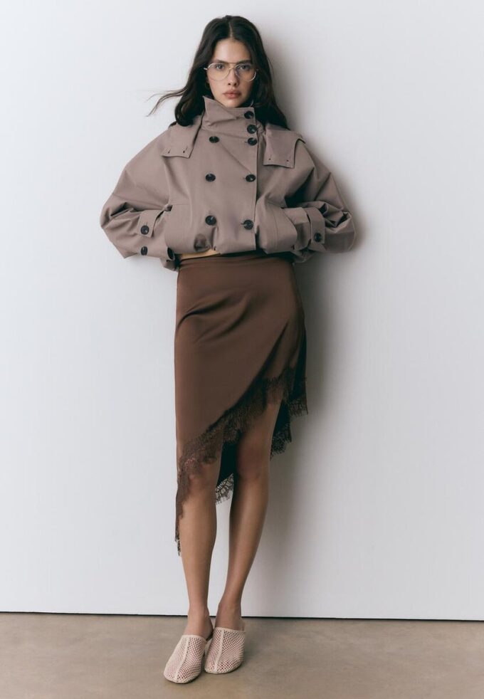 Asymmetrisk skjørt i sateng