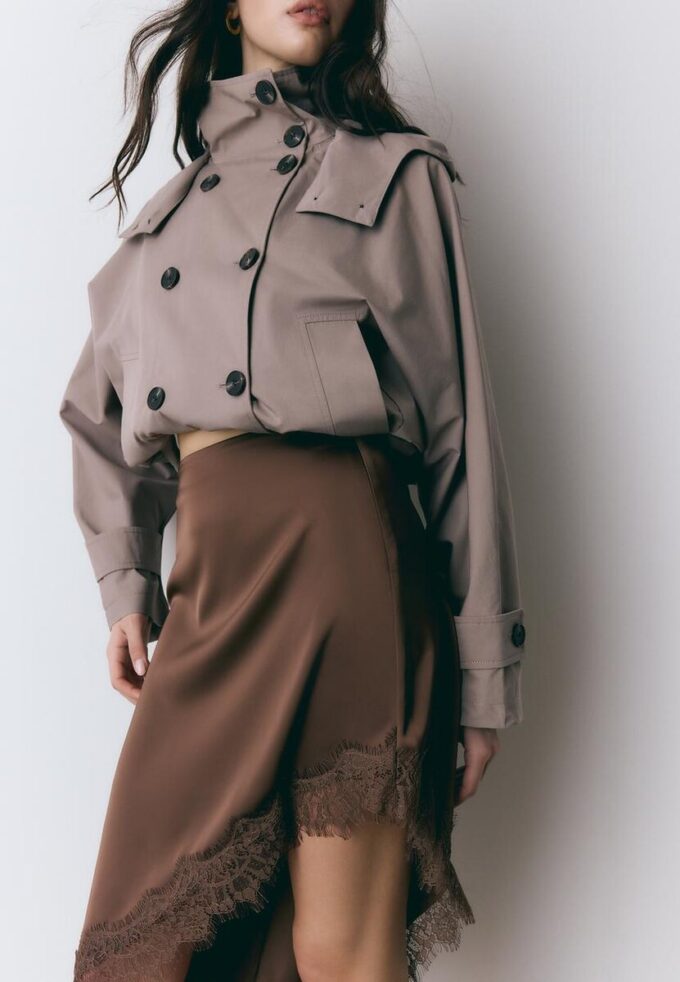 Asymmetrisk skjørt i sateng