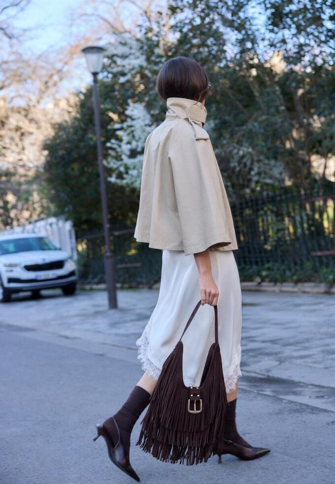 Asymmetrisk skjørt i sateng