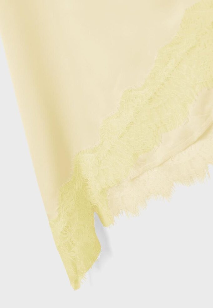 Asymmetrisk skjørt i sateng