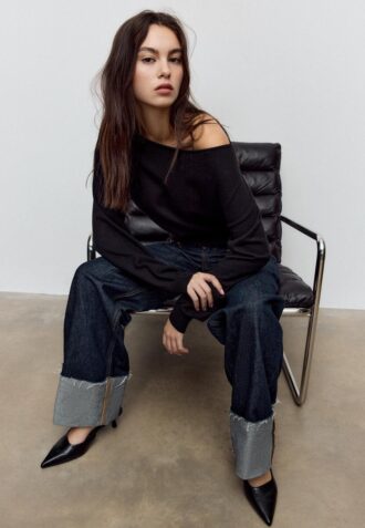 Asymmetrisk strikket genser