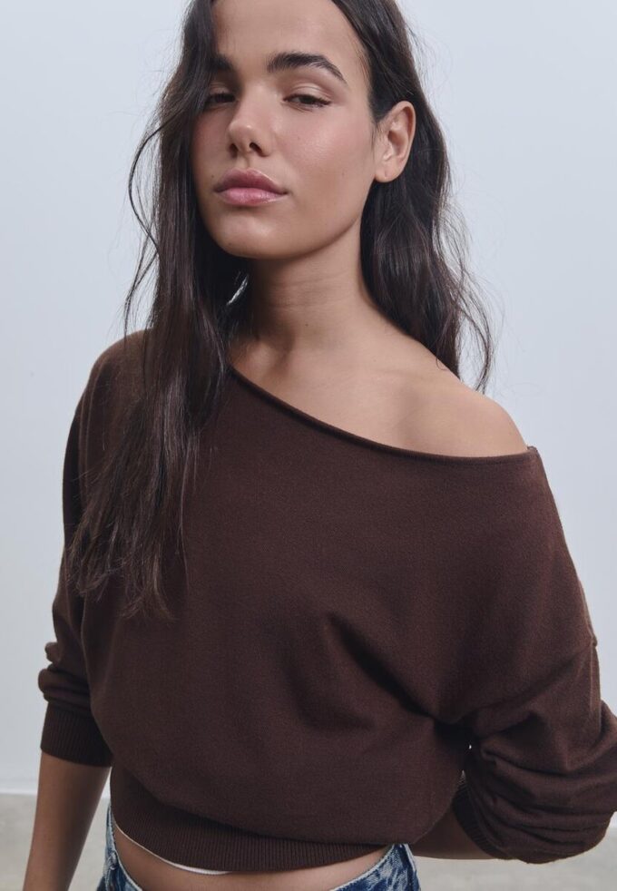 Asymmetrisk strikket genser