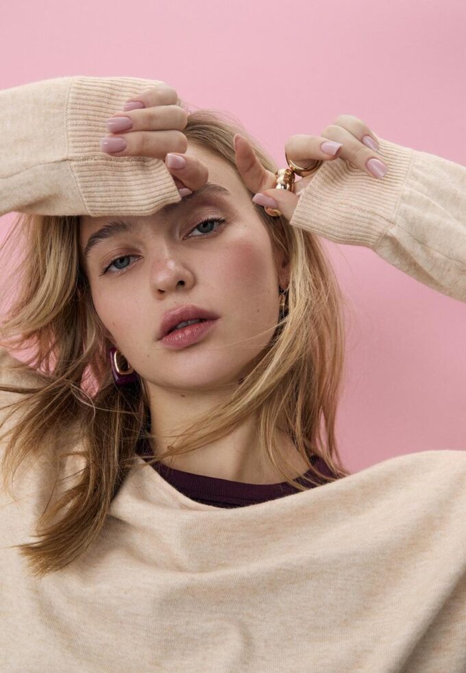 Asymmetrisk strikket genser