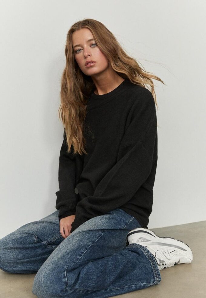 Asymmetrisk strikket genser