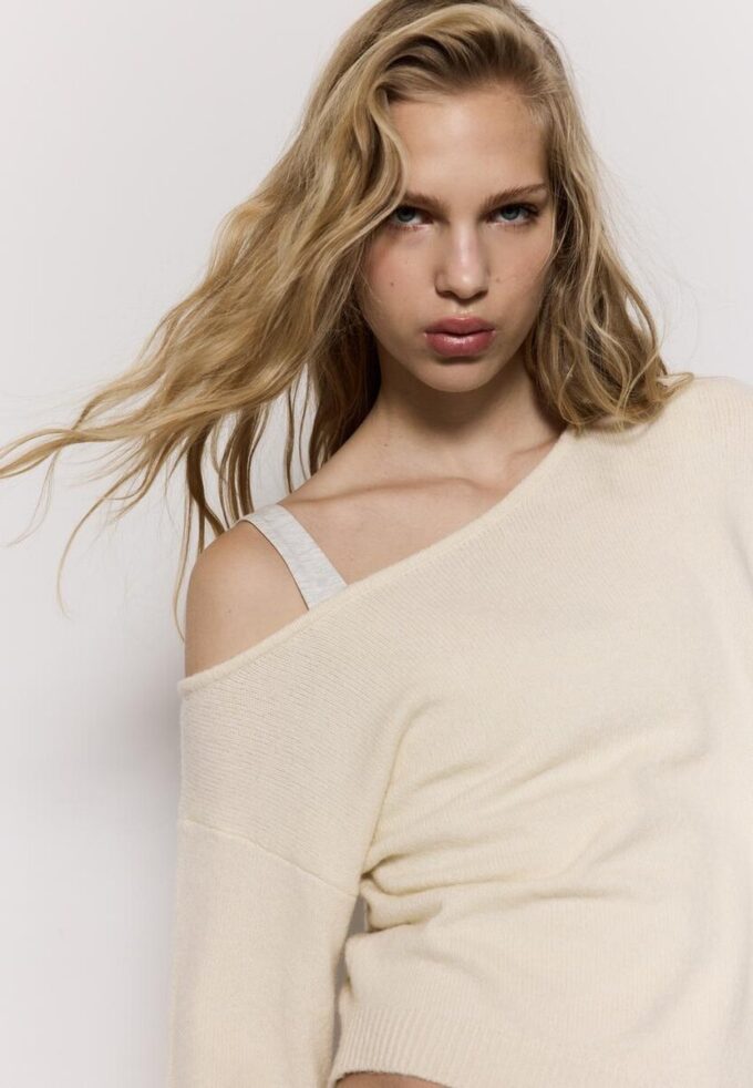 Asymmetrisk strikket genser