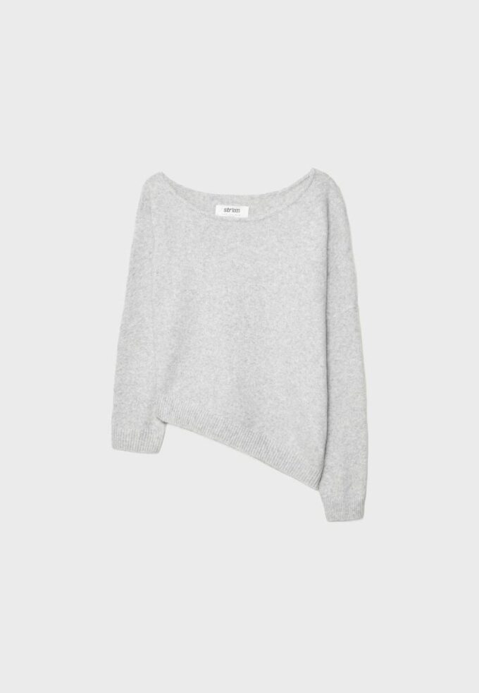 Asymmetrisk strikket genser