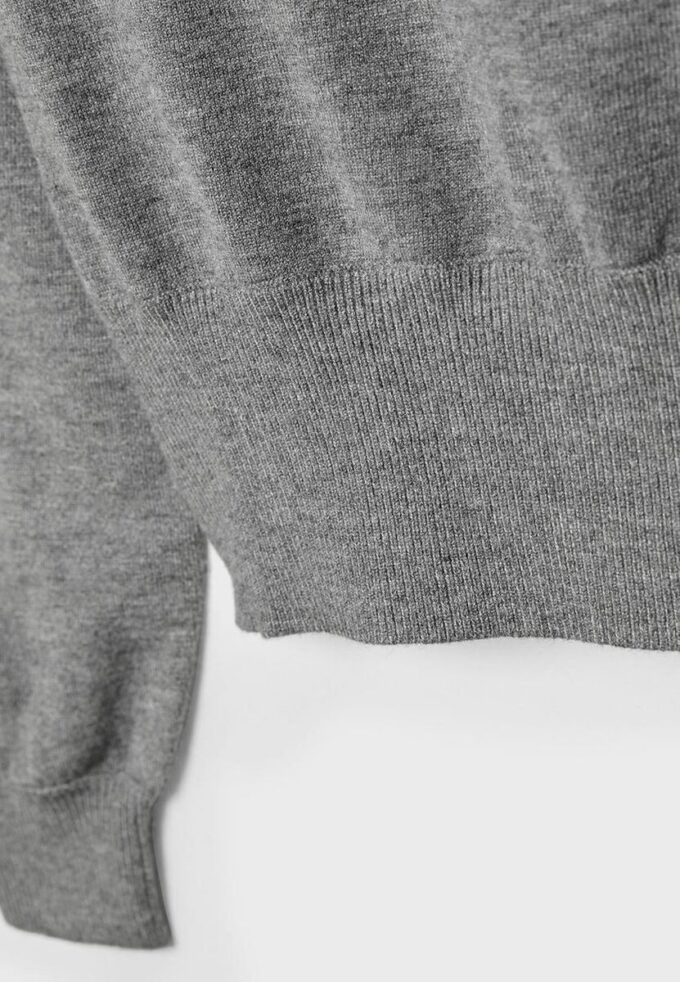 Asymmetrisk strikket genser