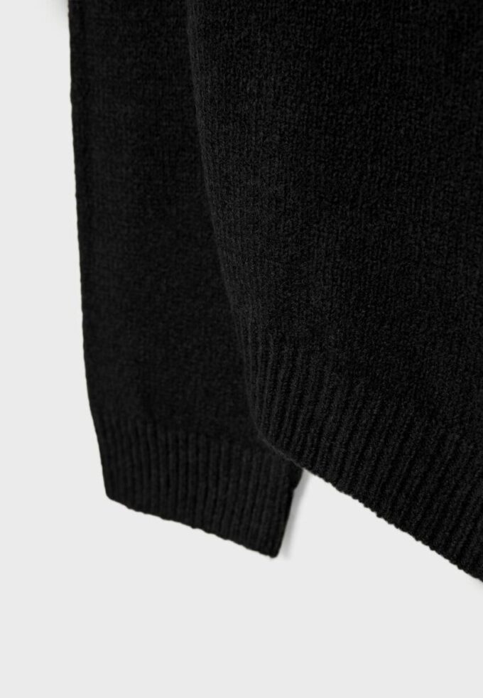 Asymmetrisk strikket genser