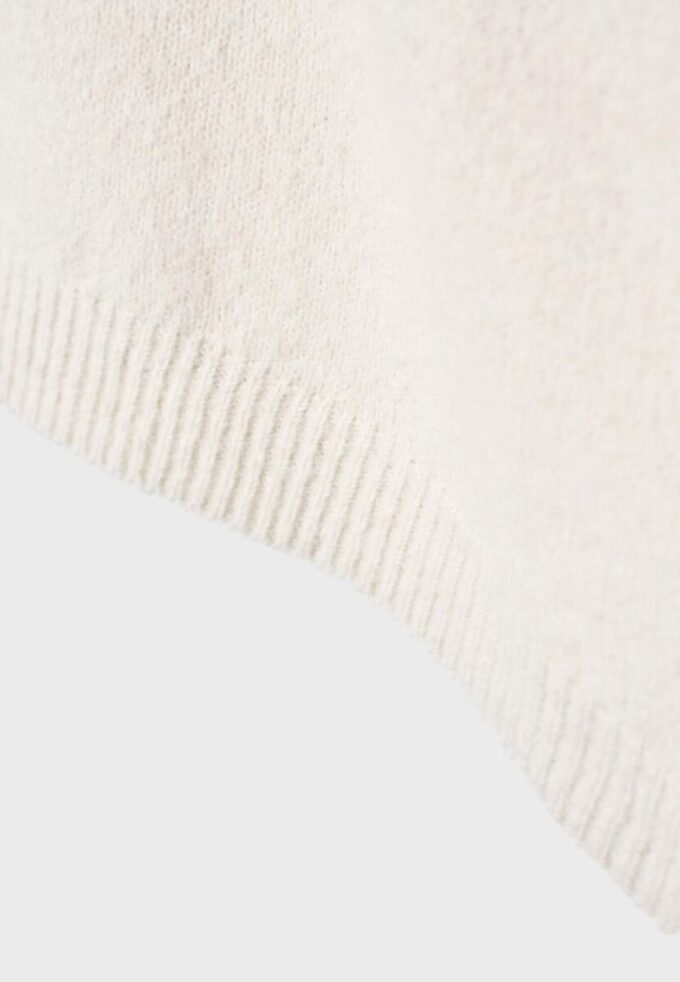 Asymmetrisk strikket genser