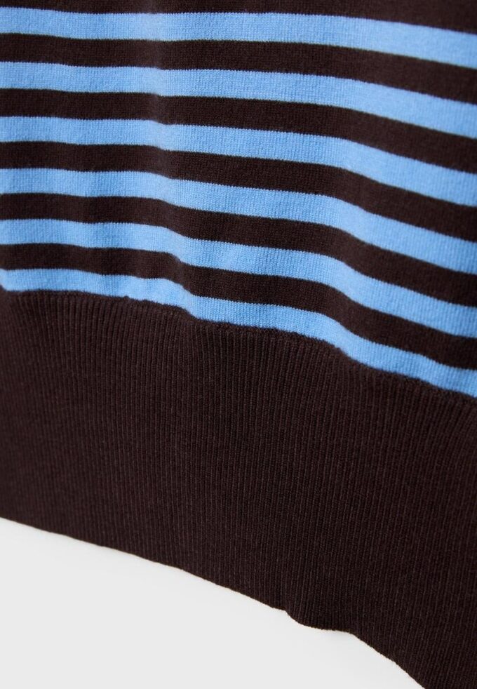 Asymmetrisk strikket genser