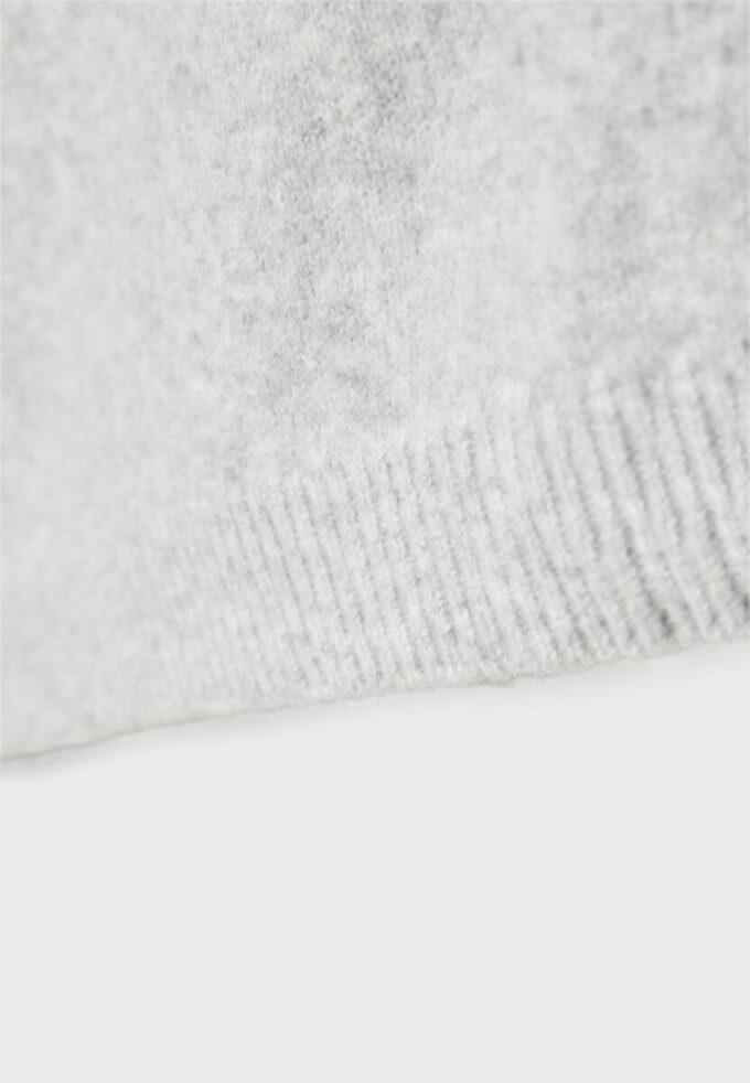 Asymmetrisk strikket genser