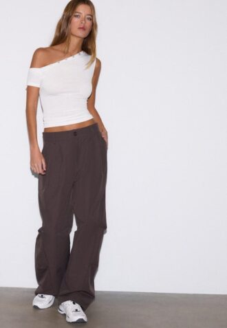 Asymmetrisk T-skjorte med knapper