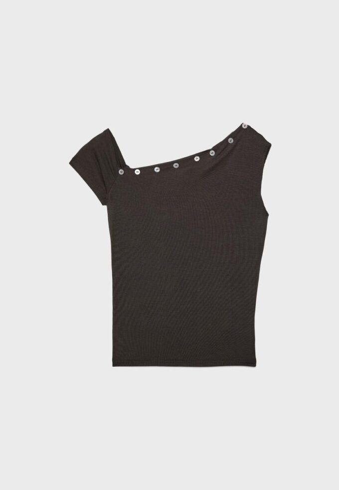 Asymmetrisk T-skjorte med knapper