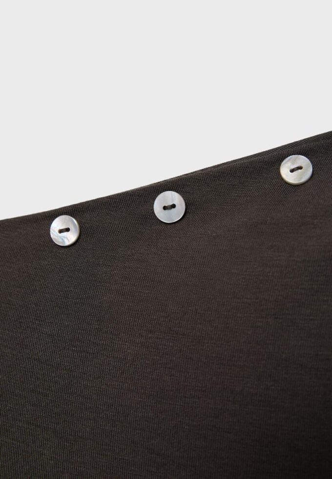 Asymmetrisk T-skjorte med knapper