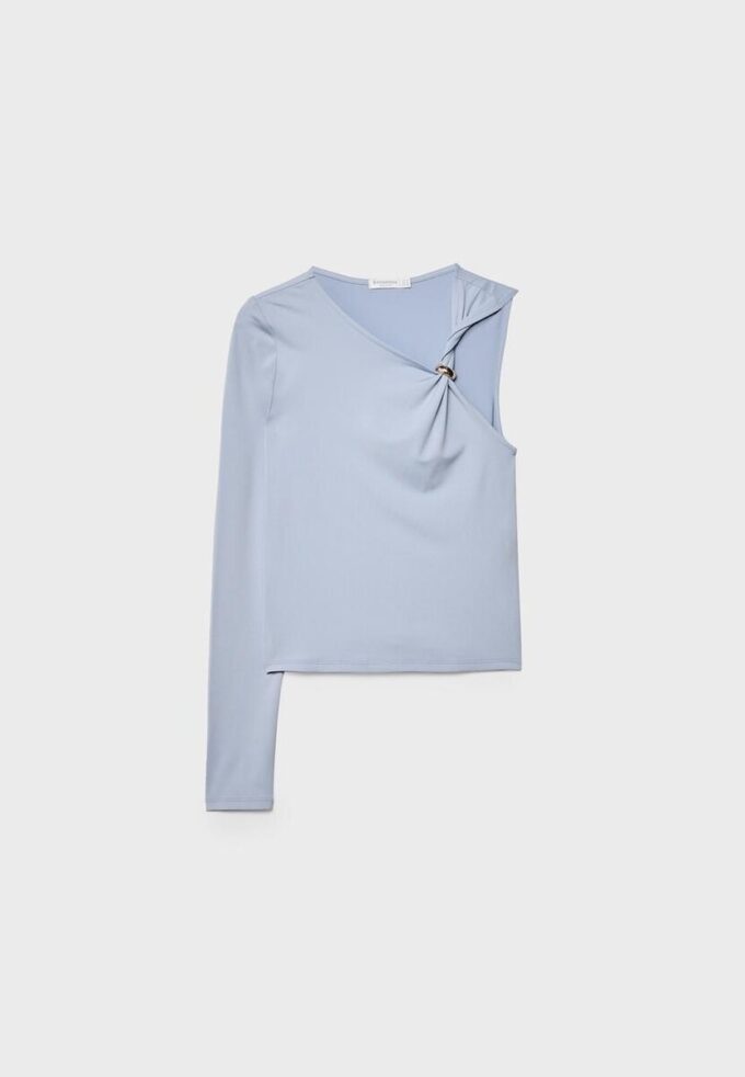 Asymmetrisk T-skjorte med metallspenne