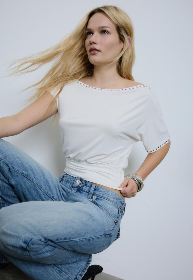 Asymmetrisk T-skjorte med nitter