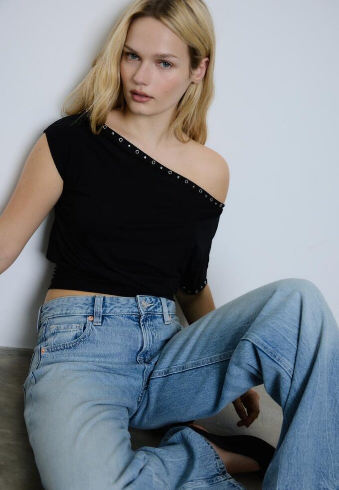 Asymmetrisk T-skjorte med nitter