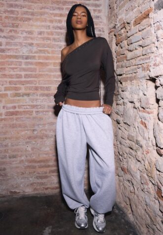 Asymmetrisk T-skjorte med nitter