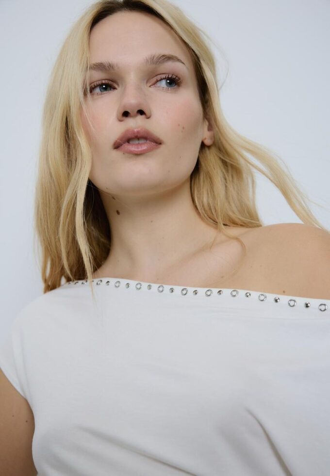 Asymmetrisk T-skjorte med nitter