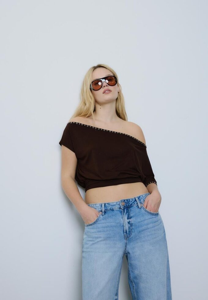 Asymmetrisk T-skjorte med nitter