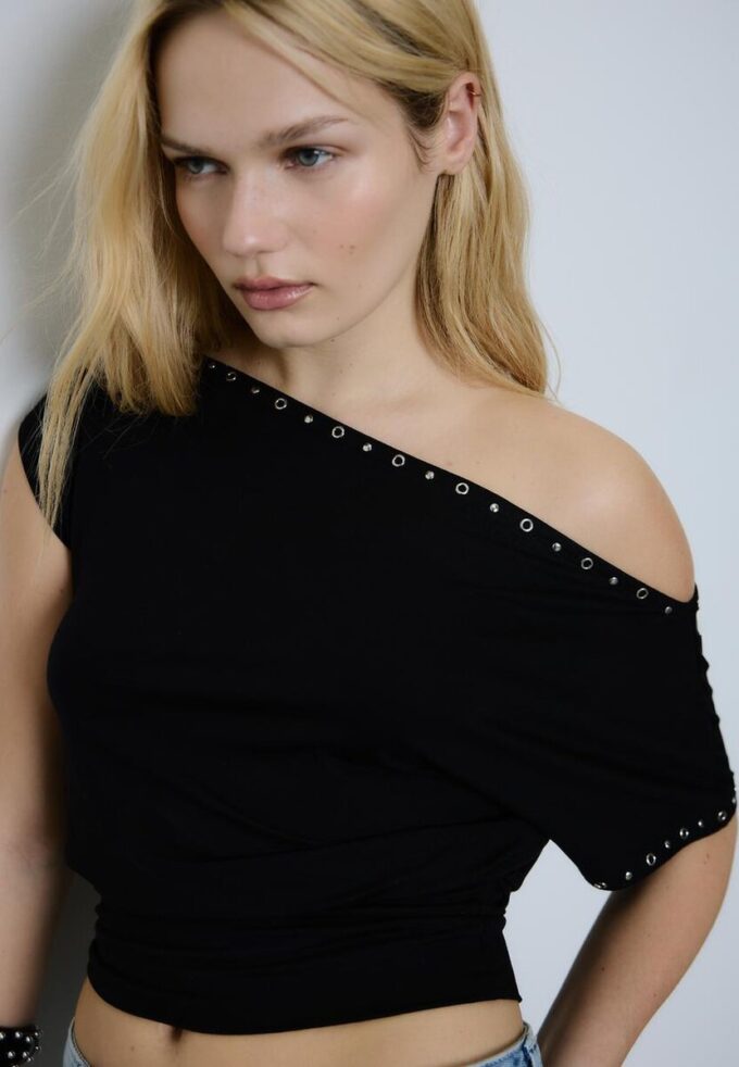 Asymmetrisk T-skjorte med nitter