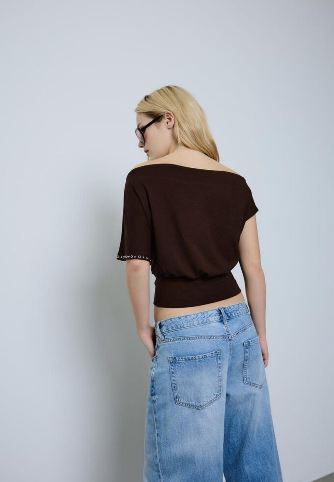 Asymmetrisk T-skjorte med nitter