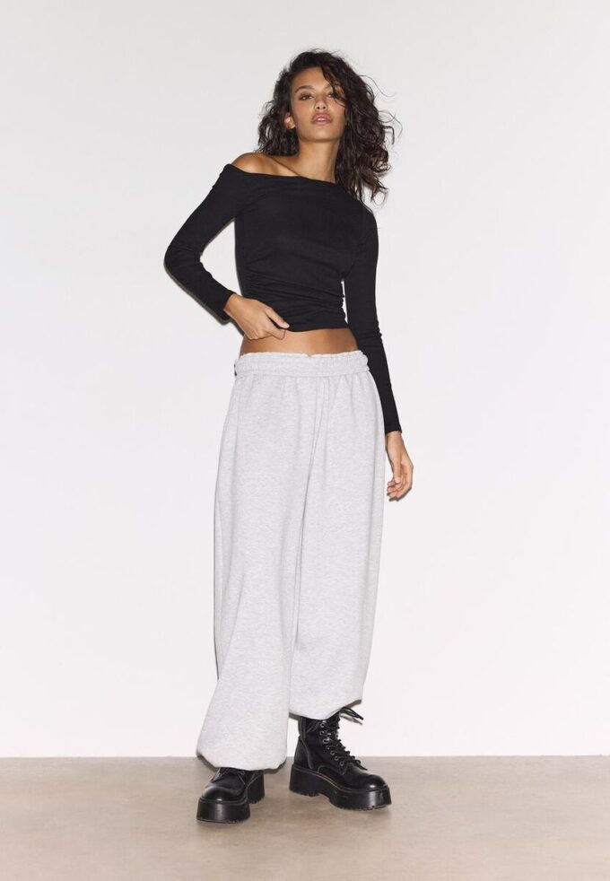 Asymmetrisk T-skjorte med rynkedetaljer