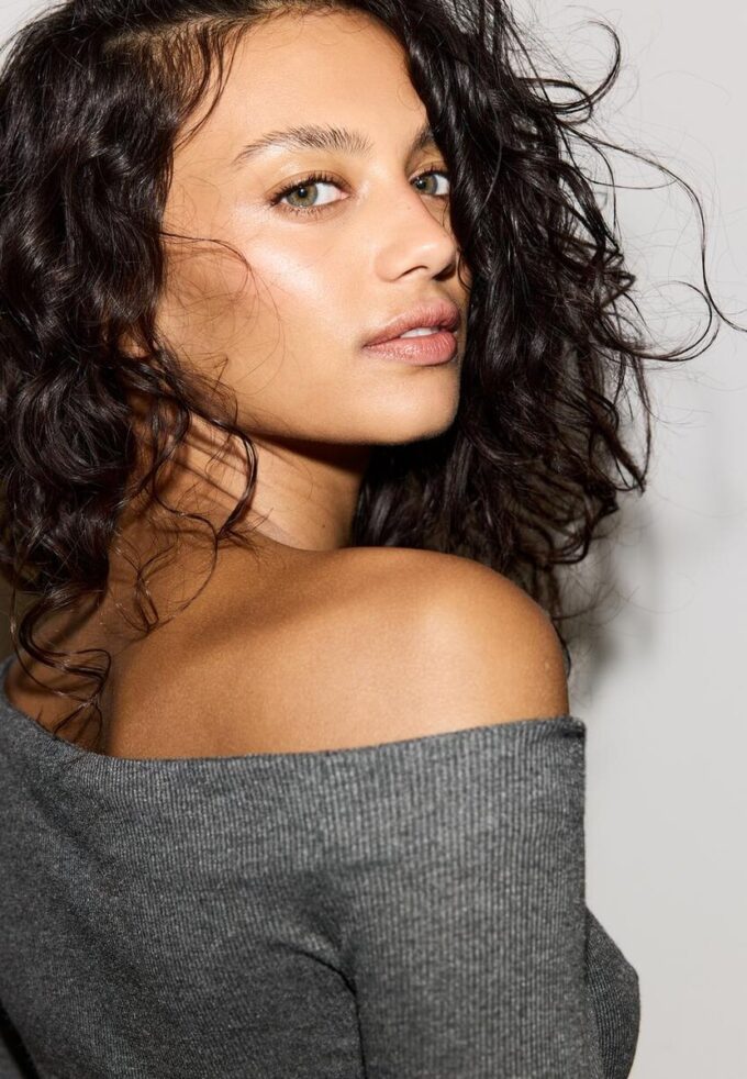 Asymmetrisk T-skjorte med rynkedetaljer