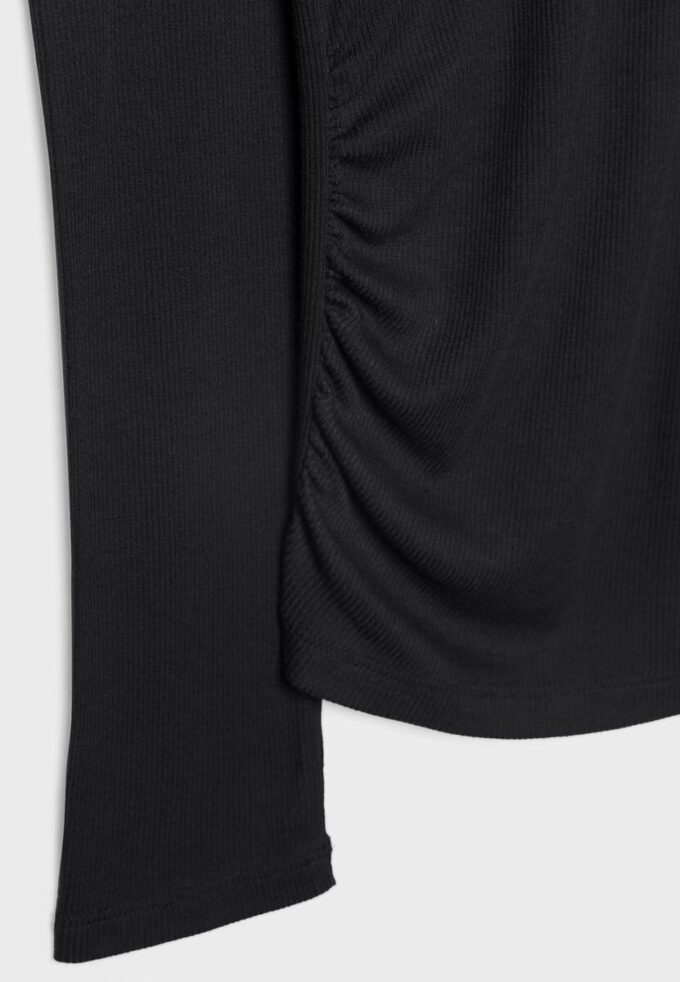 Asymmetrisk T-skjorte med rynkedetaljer