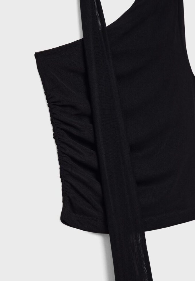 Asymmetrisk tylltopper med skjerf