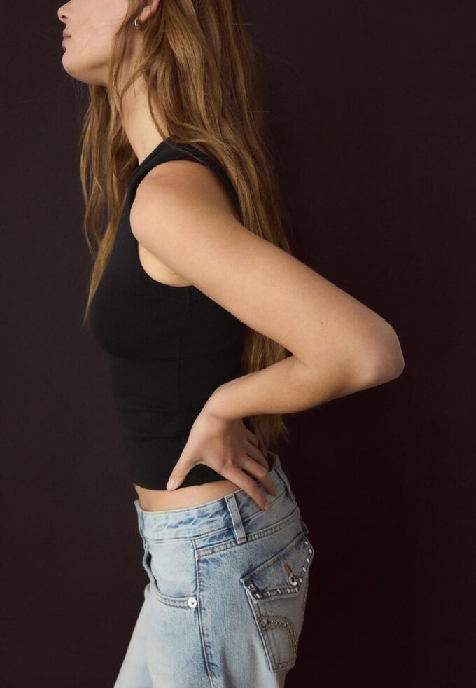 B04 Basisplagg tettsittende topp uten ermer