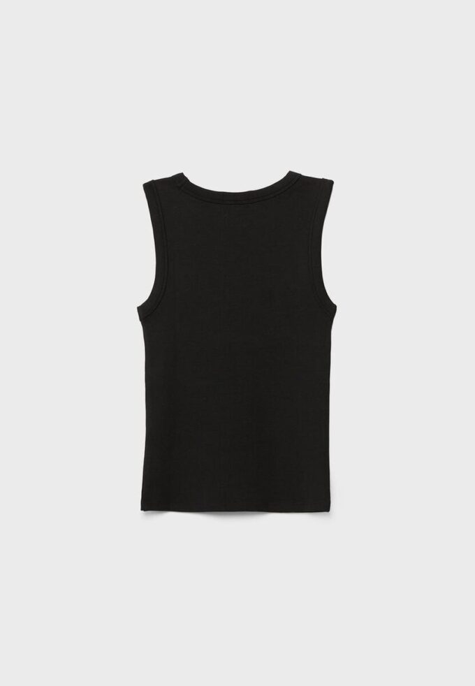 B04 Basisplagg tettsittende topp uten ermer