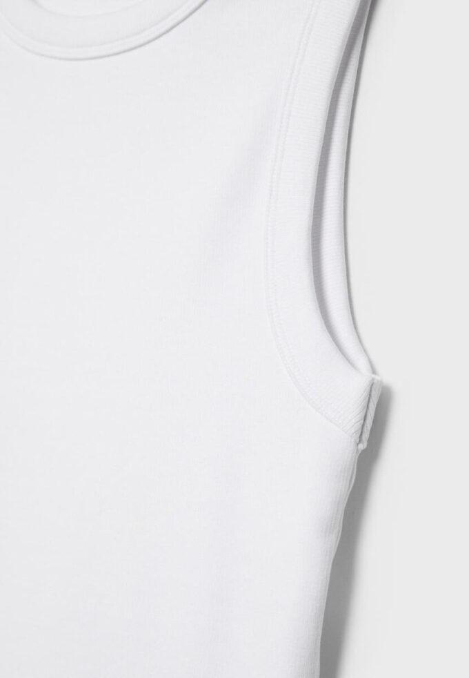 B04 Basisplagg tettsittende topp uten ermer