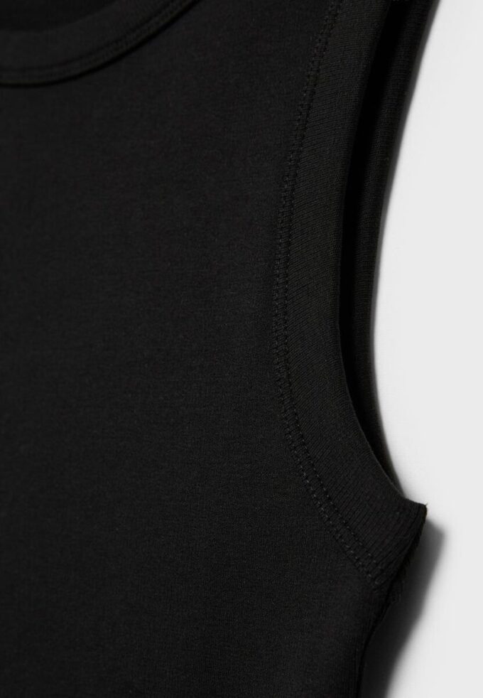 B04 Basisplagg tettsittende topp uten ermer