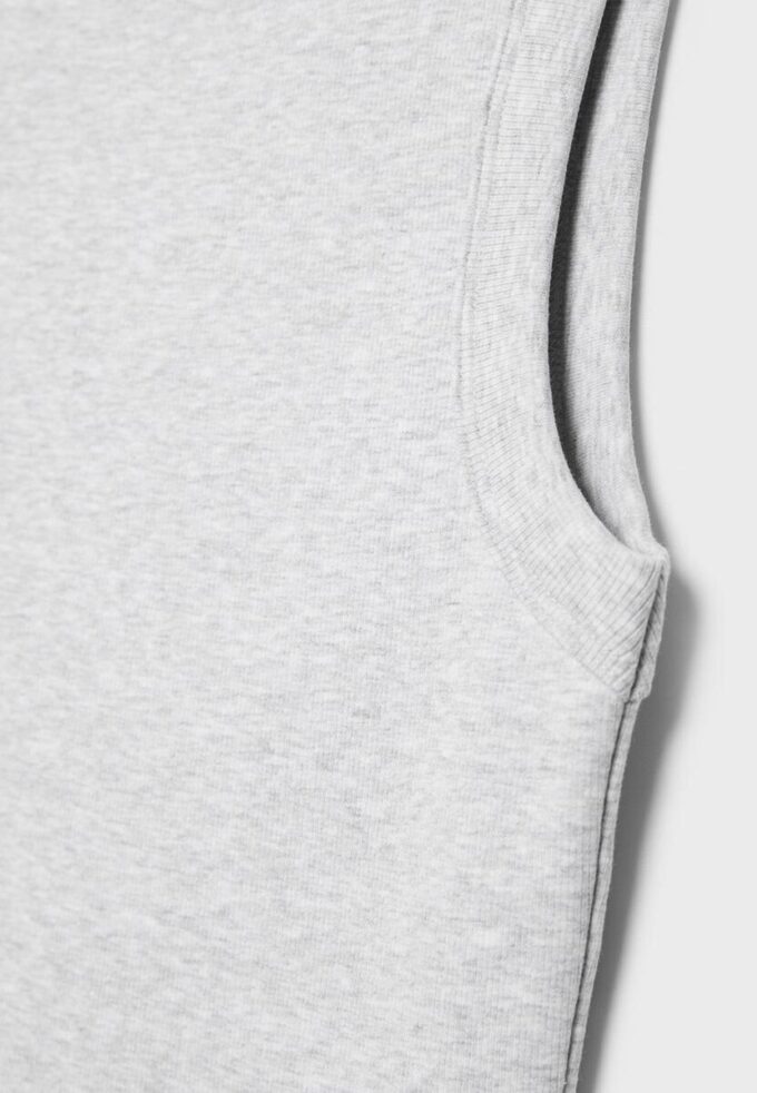 B04 Basisplagg tettsittende topp uten ermer