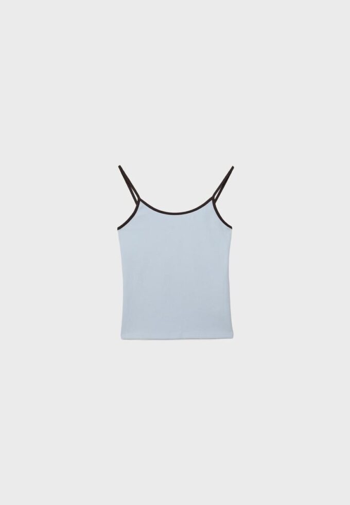 B07 Ribbet topp med stropper