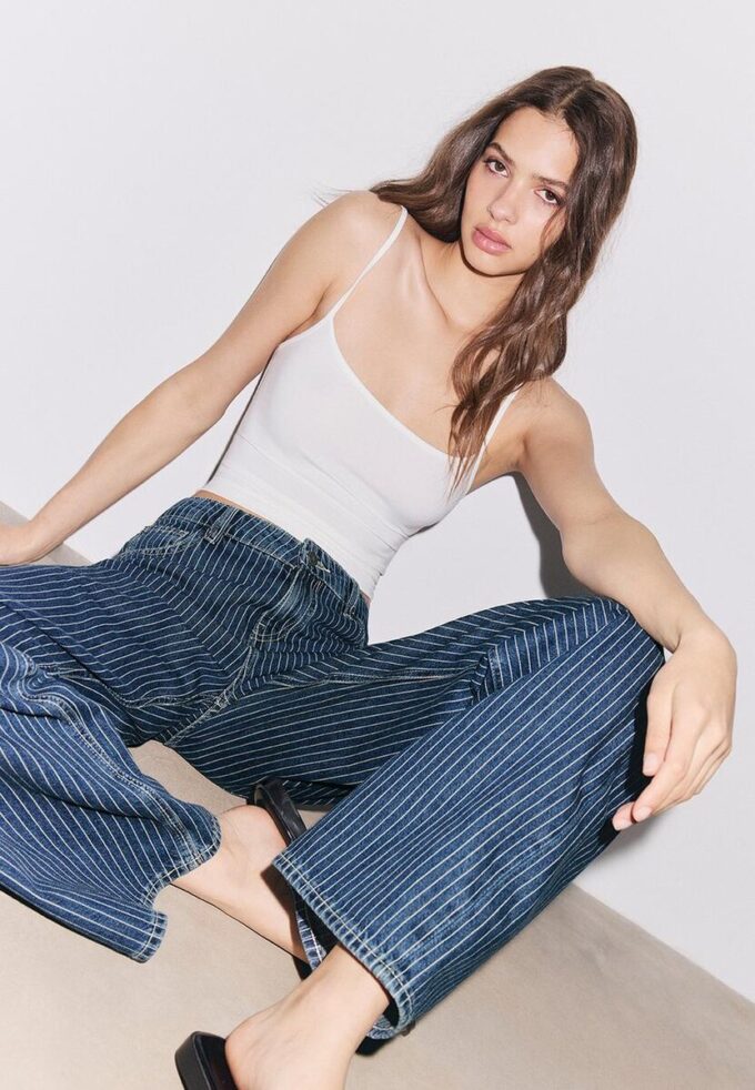 Baggy-jeans med striper og middels høy midje