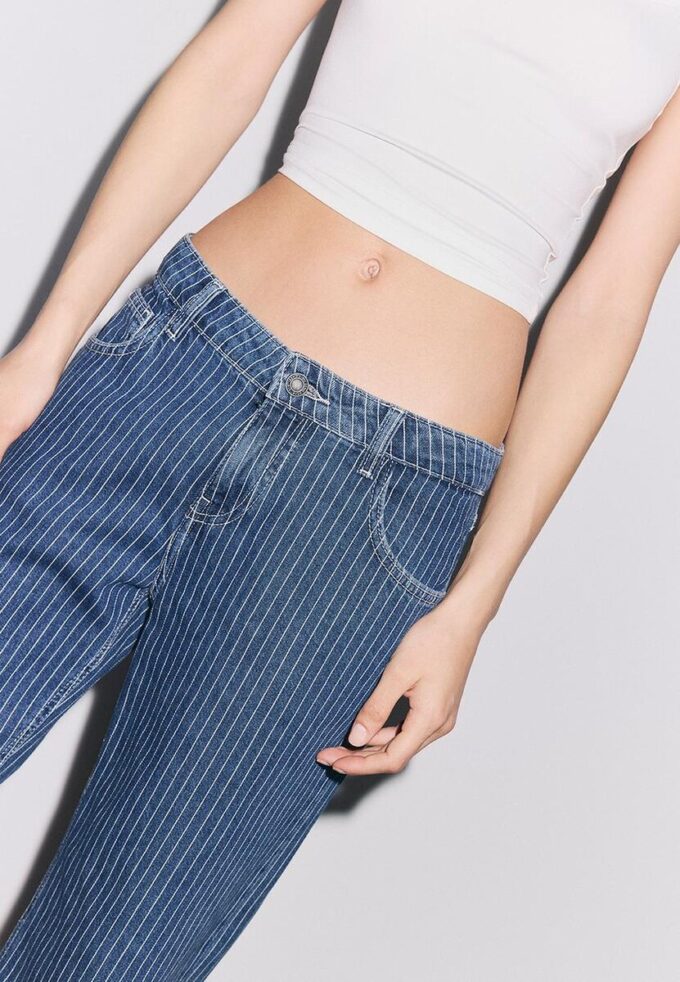 Baggy-jeans med striper og middels høy midje