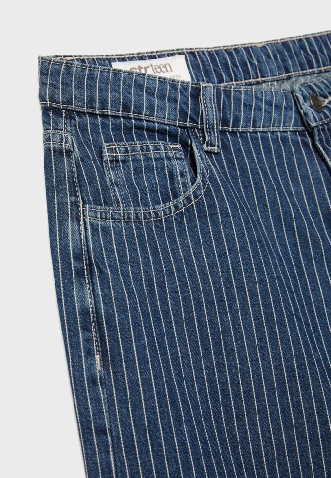 Baggy-jeans med striper og middels høy midje