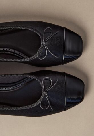 ballettsko med slyfe og skinnlook 1 330x477 - Ballettsko med sl&oslash;yfe og skinnlook