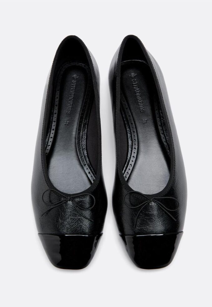 Ballettsko med sløyfe og skinnlook