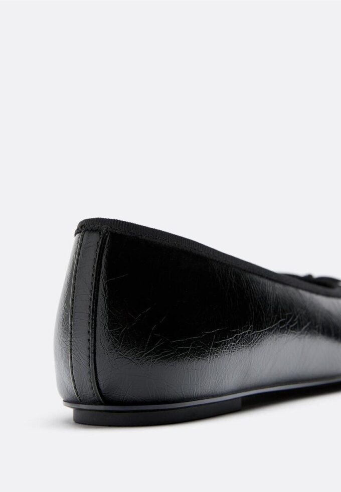 Ballettsko med sløyfe og skinnlook